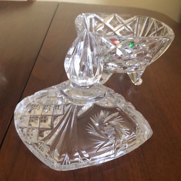 Pinwheel Crystal Footed Dish with Lid. - Picture 4 of 7